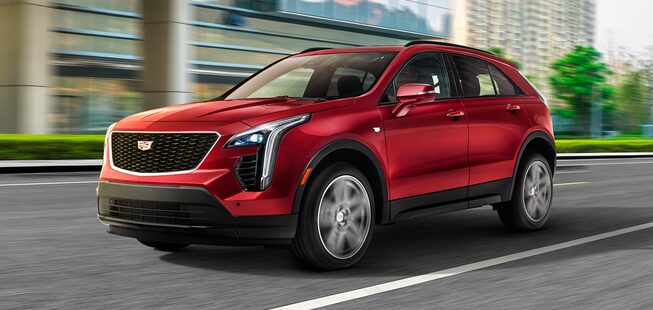 Cadillac XT4 2022, SUV compacta incluye manijas al color de la carrocería, espejos laterales con ajuste eléctrico, anti-empañantes y más